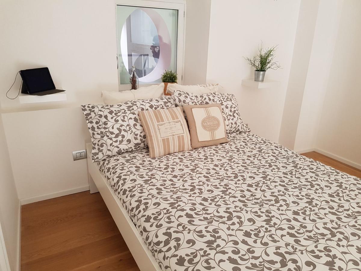 Via Roma Apartment Deluxe Salerno Kültér fotó